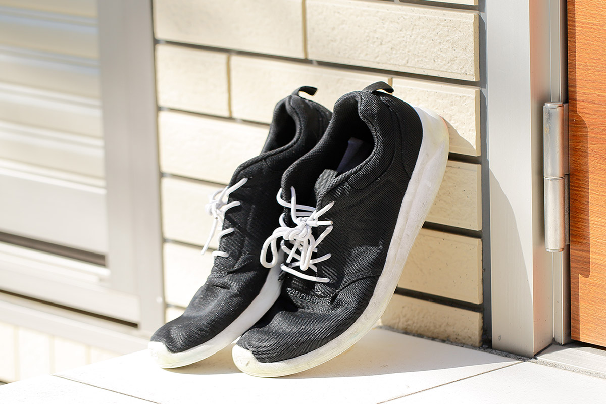 Black shoe glue hot sale