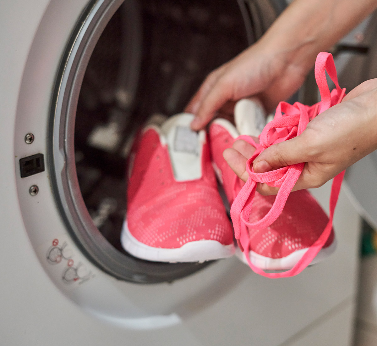 Cleaning Shoelaces