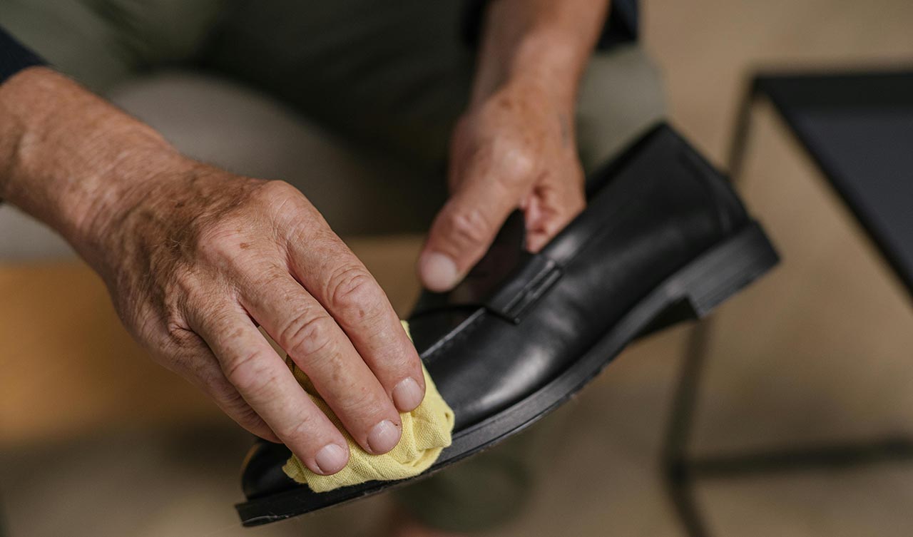 How to Clean Dirty Leather Shoes
