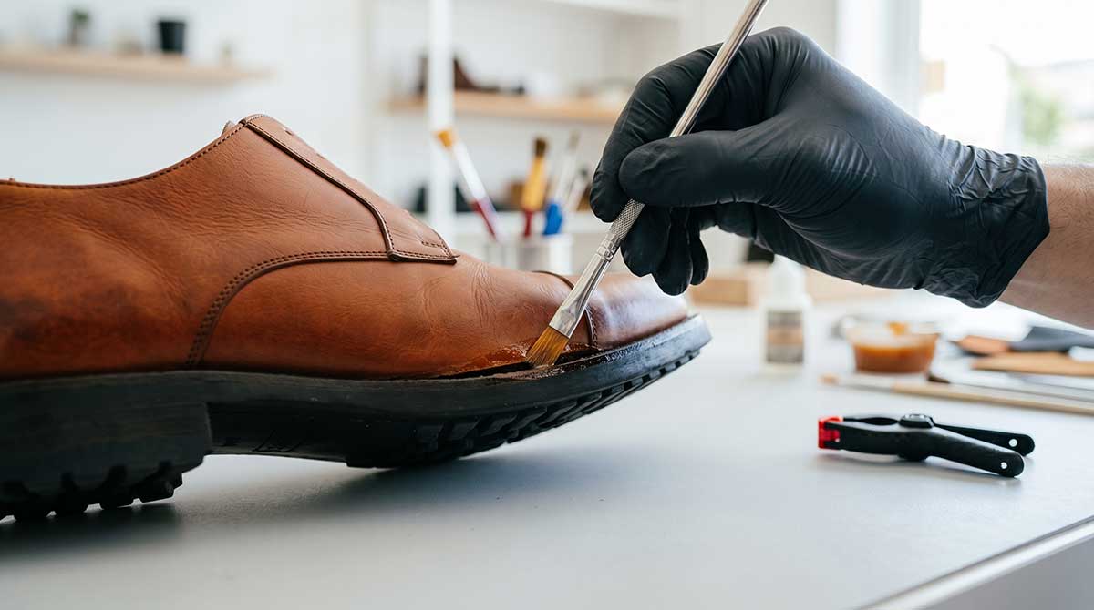 Reattach A Lifting Sole With Polyurethane Adhesive